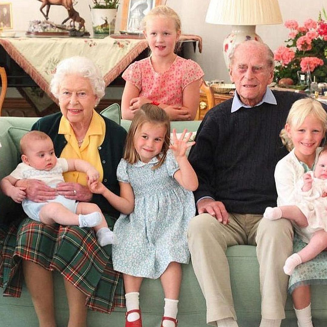 La Familia Real homenajea al duque de Edimburgo en su papel como bisabuelo con unas imágenes inéditas