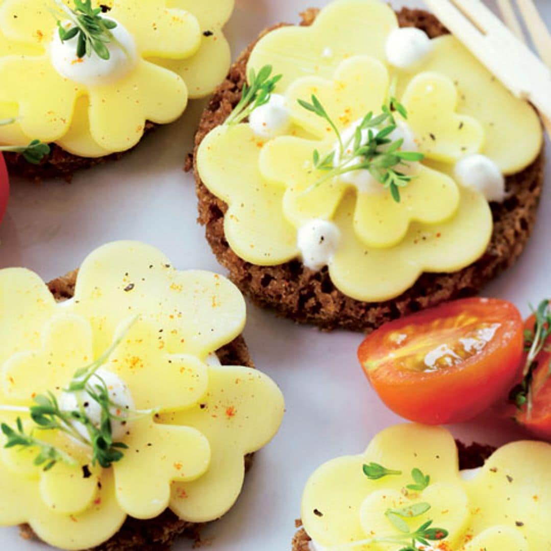 Canapés de queso con pan integral