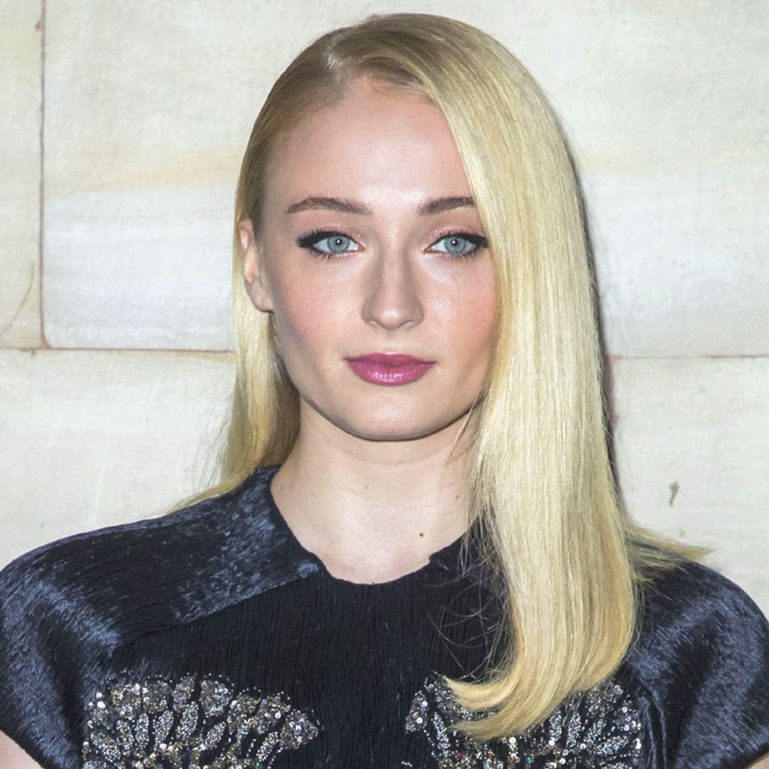 Sophie Turner causa sensación con su nuevo flequillo