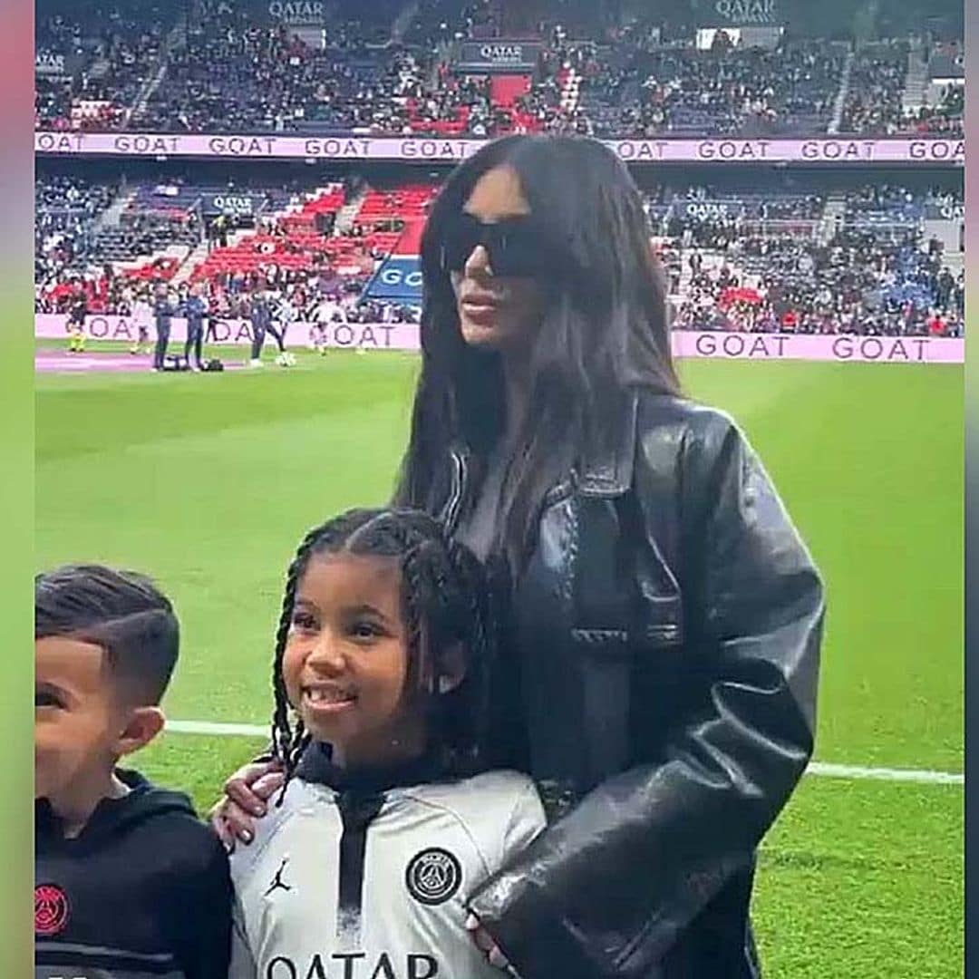 El hijo de Kim Kardashian se hace viral cuando Messi le saluda en el estadio del PSG