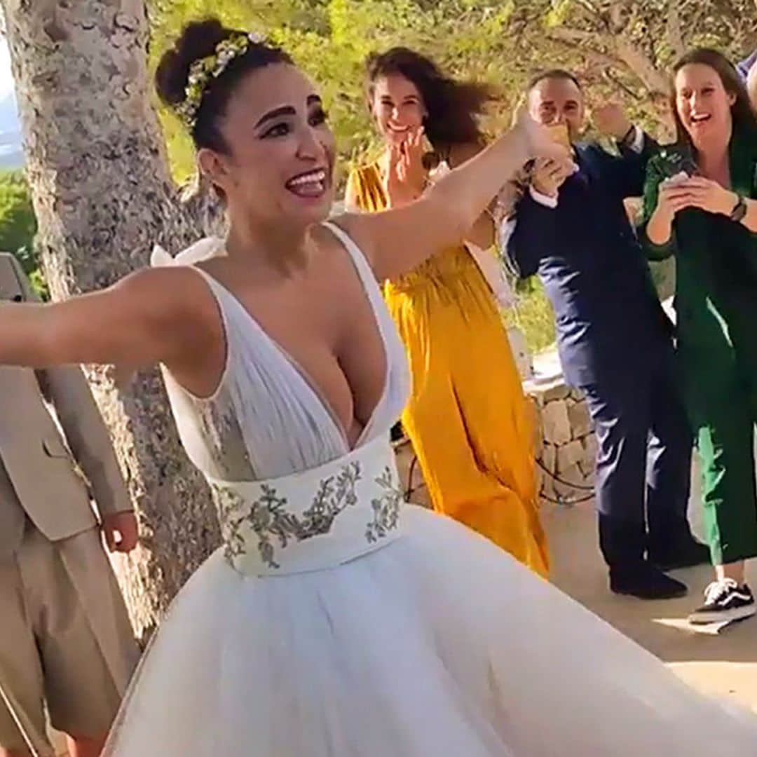 La divertidísima celebración de Cristina Rodríguez en su boda al ritmo de 'Vivo cantando' de Salomé