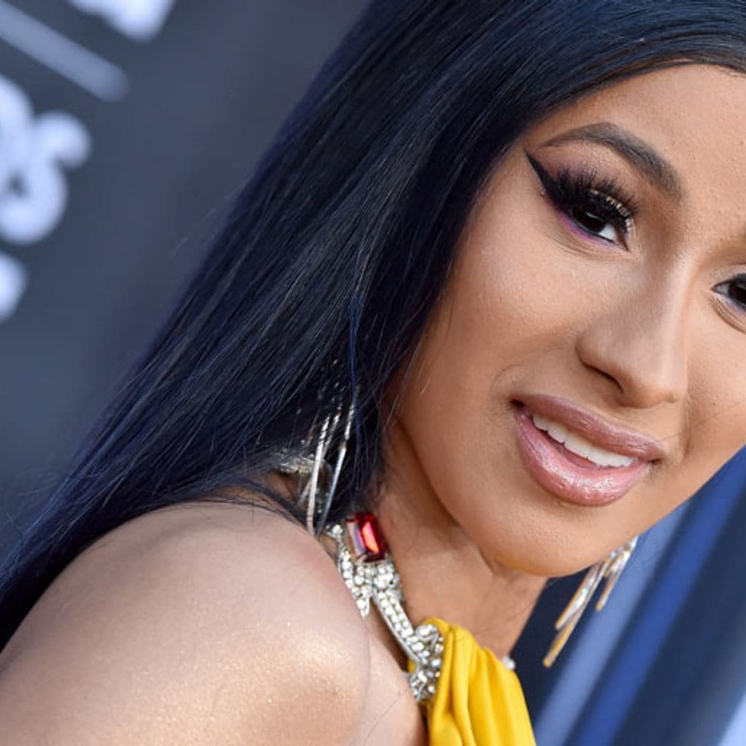 Dile adiós a las ojeras y bolsas con la técnica de Cardi B