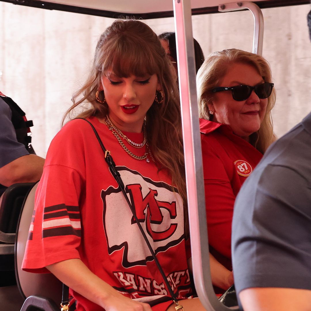 Taylor Swift hace cómplice a su madre de su historia de amor con Travis Kelce