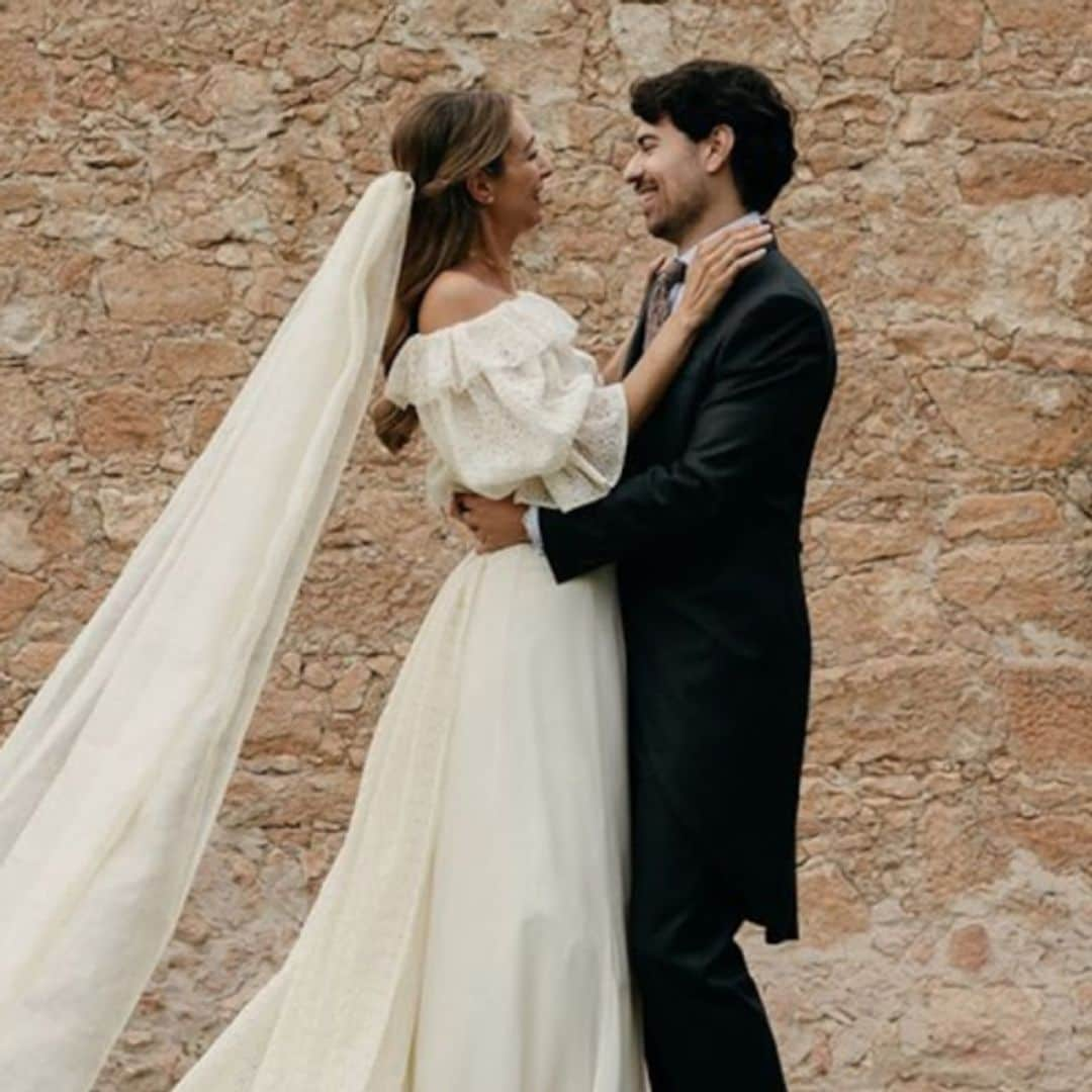 Marta, la novia que se casó en Segovia con un vestido desmontable de escote 'Bardot'