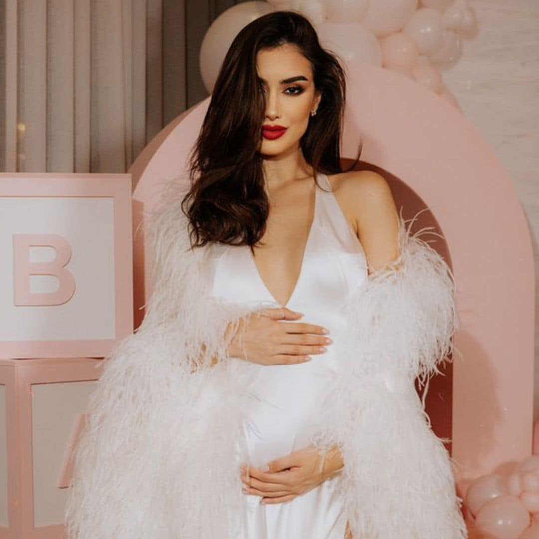 Entramos en la espectacular 'baby shower' de la modelo Sarah Loinaz y descubrimos el nombre tan original que ha elegido para su hija