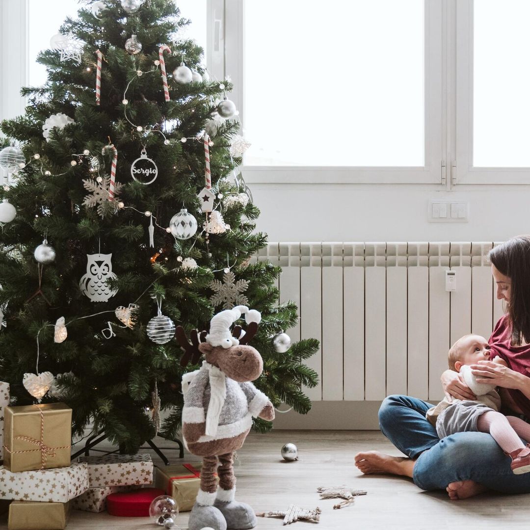 Si das el pecho a tu hijo, estas son las precauciones que debes seguir en Navidad