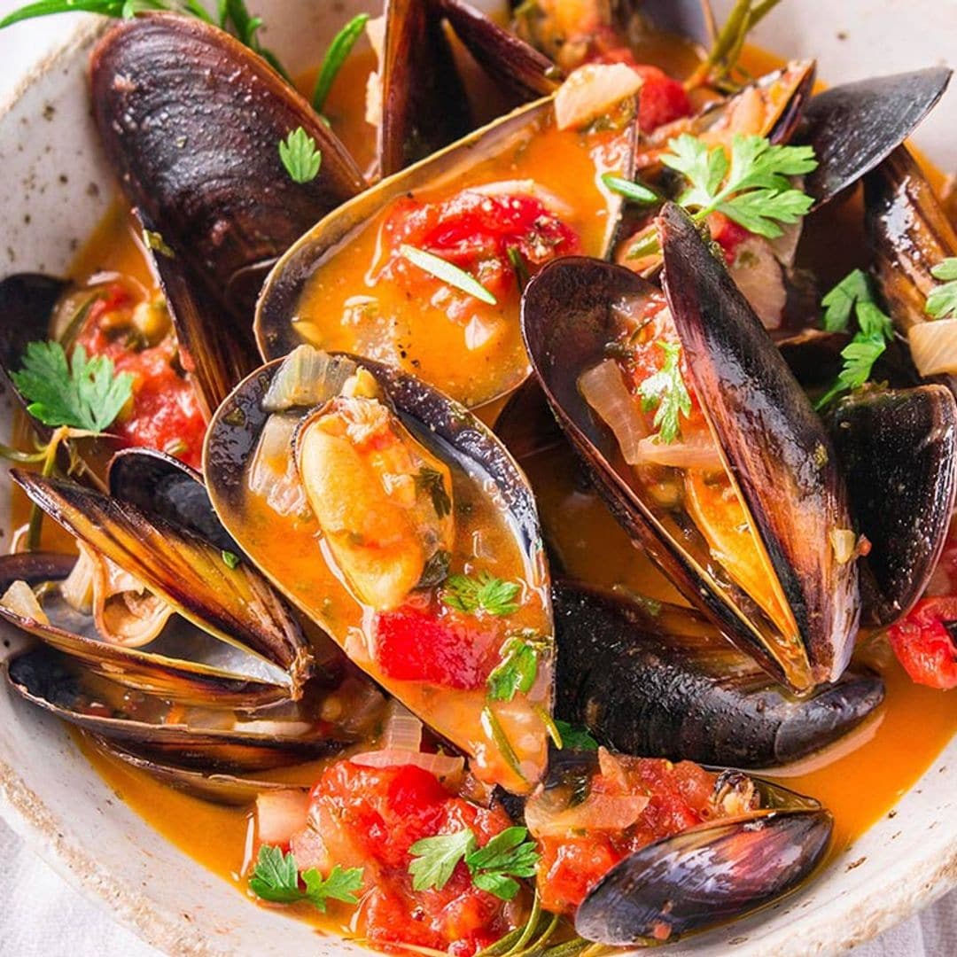 Mejillones con salsa de vino blanco y tomate