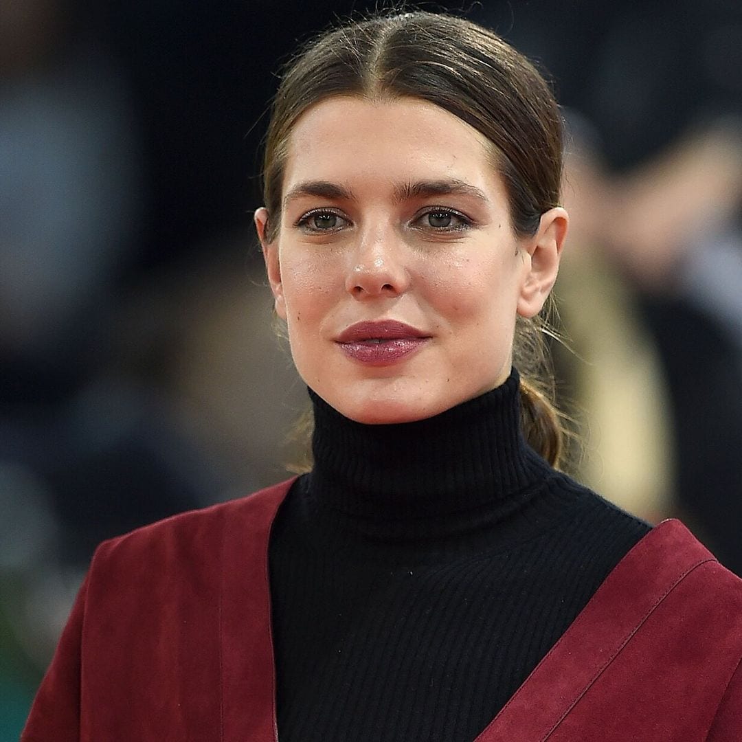 Carlota Casiraghi sorprende con su debut como cantante en un desfile de Chanel