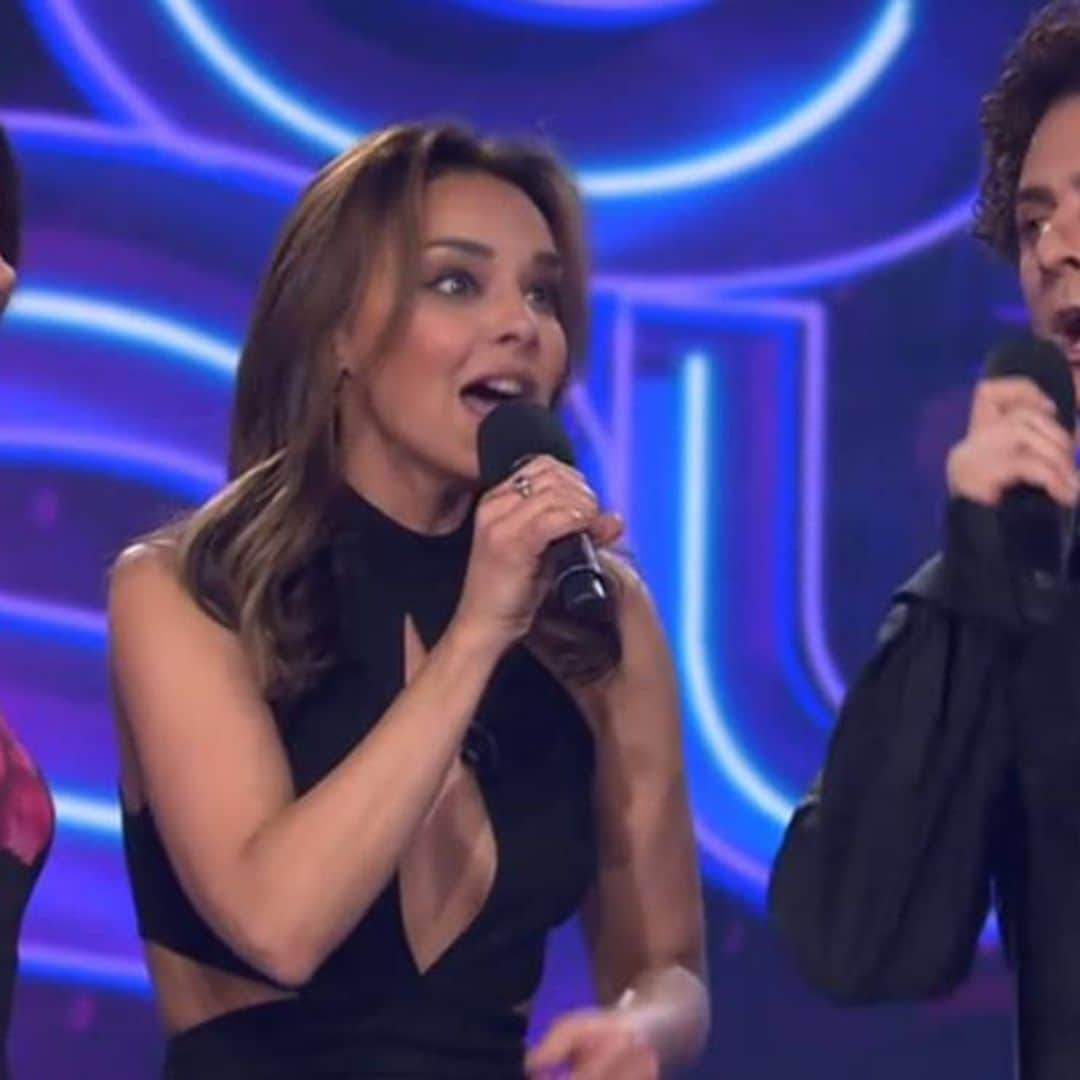 Chenoa vuelve a cantar 'Escondidos' 20 años después en el mismo plató, ¡y con un divertido guiño a Bisbal!