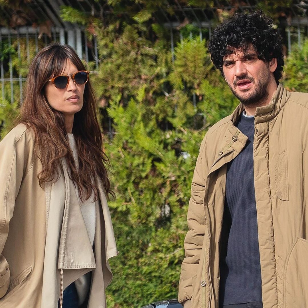 En ¡HOLA!: Sara Carbonero y Nacho Taboada, el abrazo de la tranquilidad tras su inquietante mensaje desde el hospital