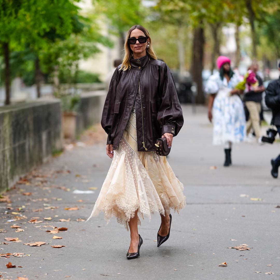 Cómo combinar la cazadora 'bomber' que vuelve a ser tendencia en 12 looks sofisticados