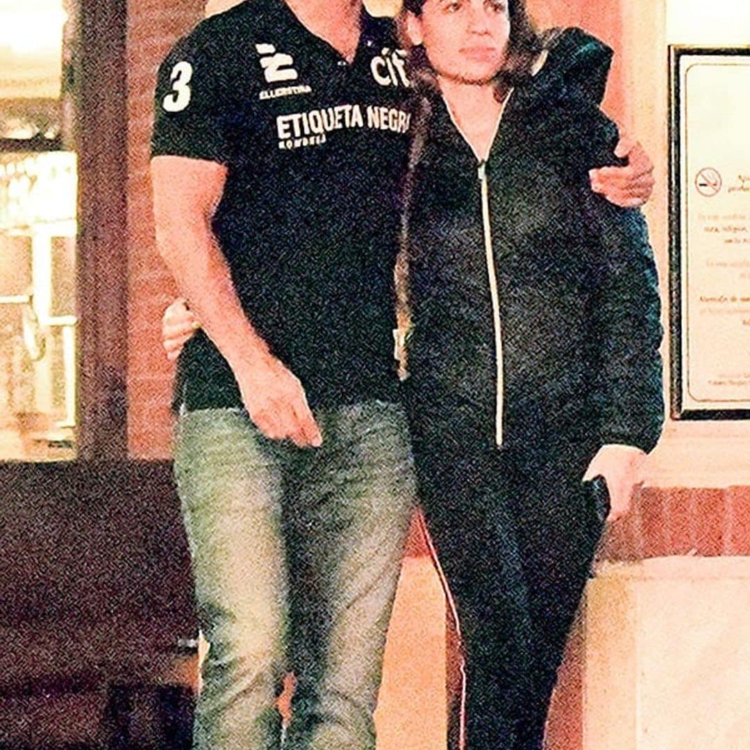 Alex Sirvent, 'ex' de Ximena Herrera, una noche de paseo al lado de su nuevo amor