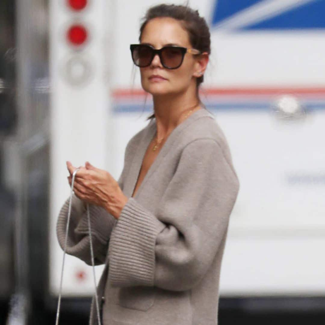 Look viral a la vista: Katie Holmes arriesga con un detalle sorprendente en su último estilismo