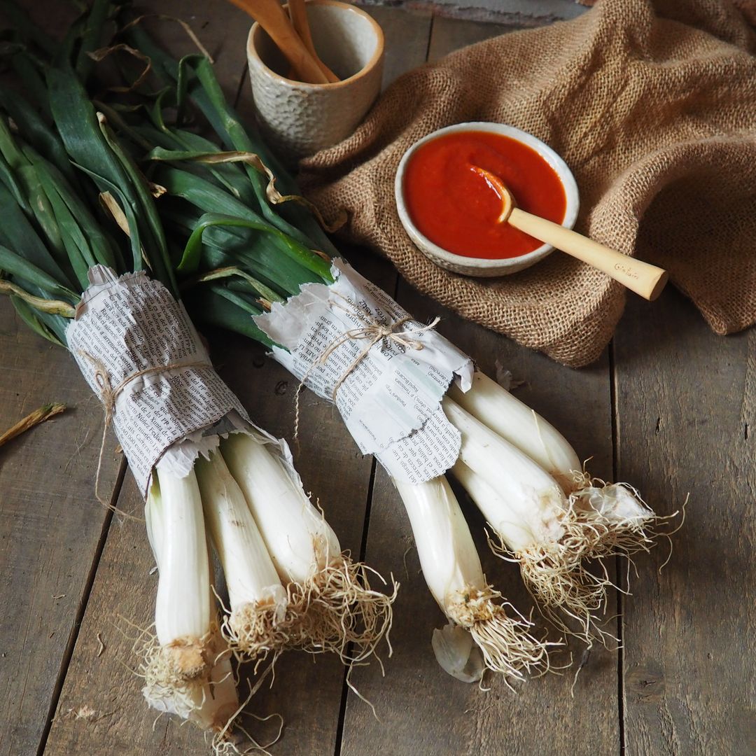 'Calçots' al horno: disfruta en casa de la tradición catalana