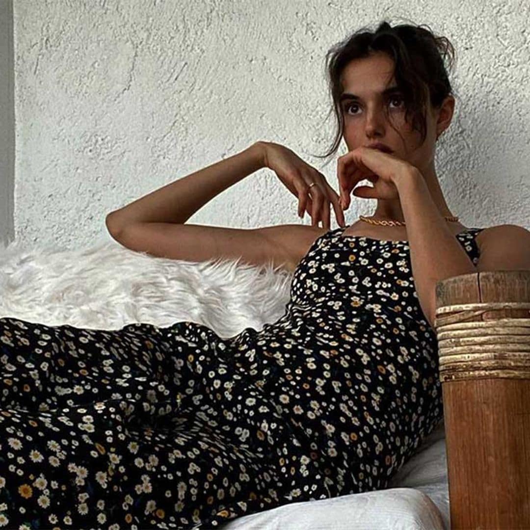 El maxivestido de Blanca Padilla o la compra versátil para resolver un look de playa o de invitada de boda