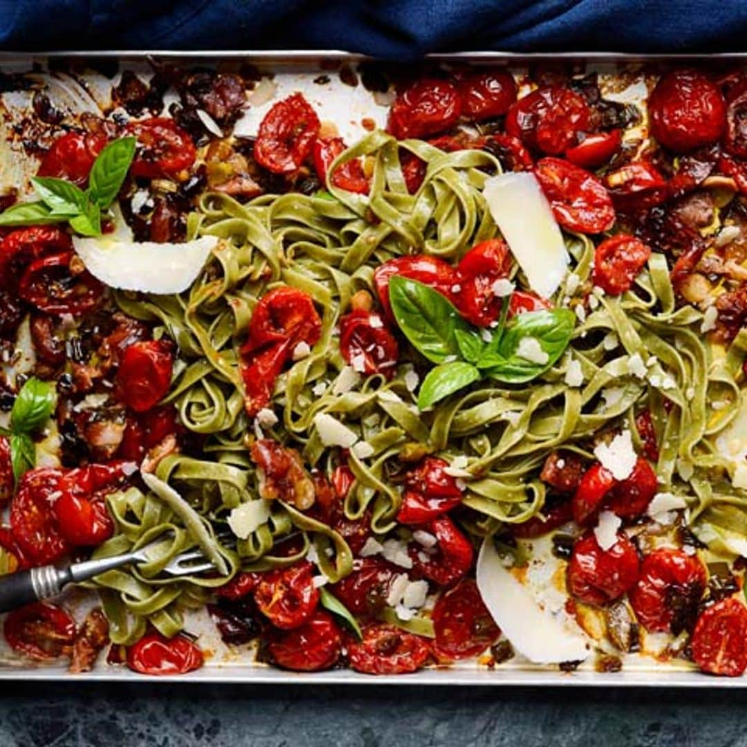 'Fetuccini' con hierbas frescas y tomates