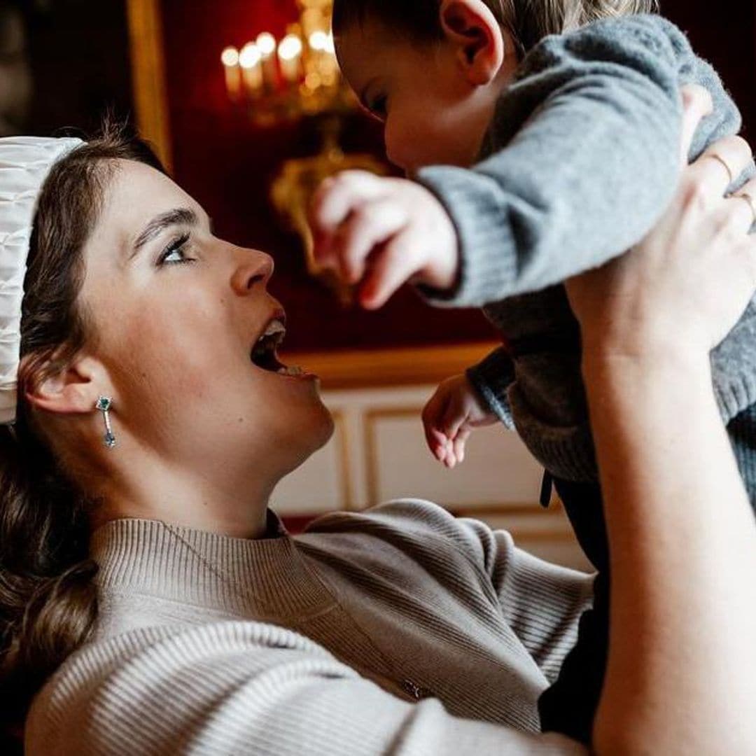 Con tiernas fotos, la princesa Eugenia celebra el primer año de su hijo Ernest