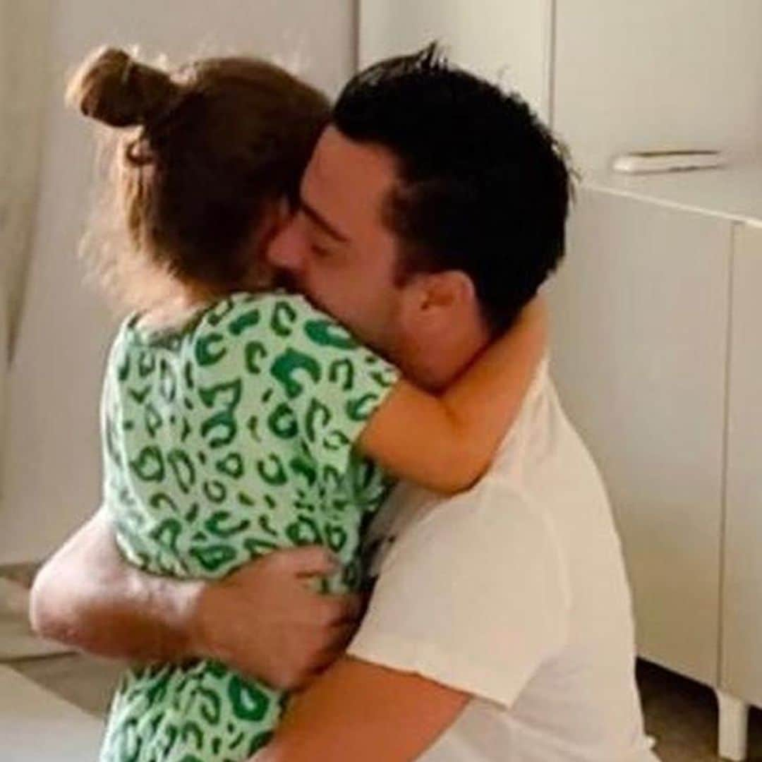 El reencuentro de Xavi Hernández con sus hijos tras superar el coronavirus