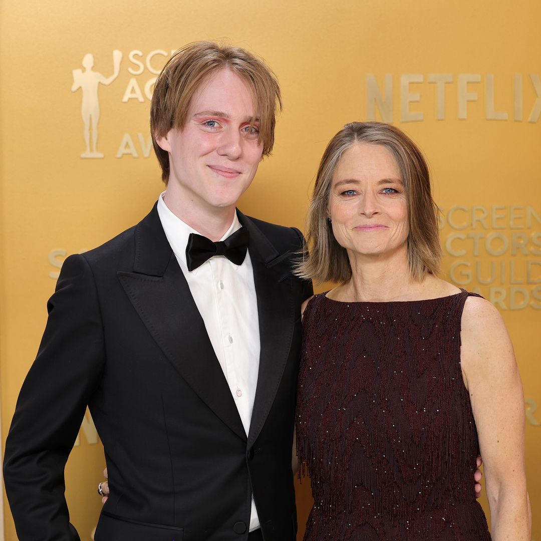 Así es el hijo desconocido de Jodie Foster que sigue sus pasos como actor