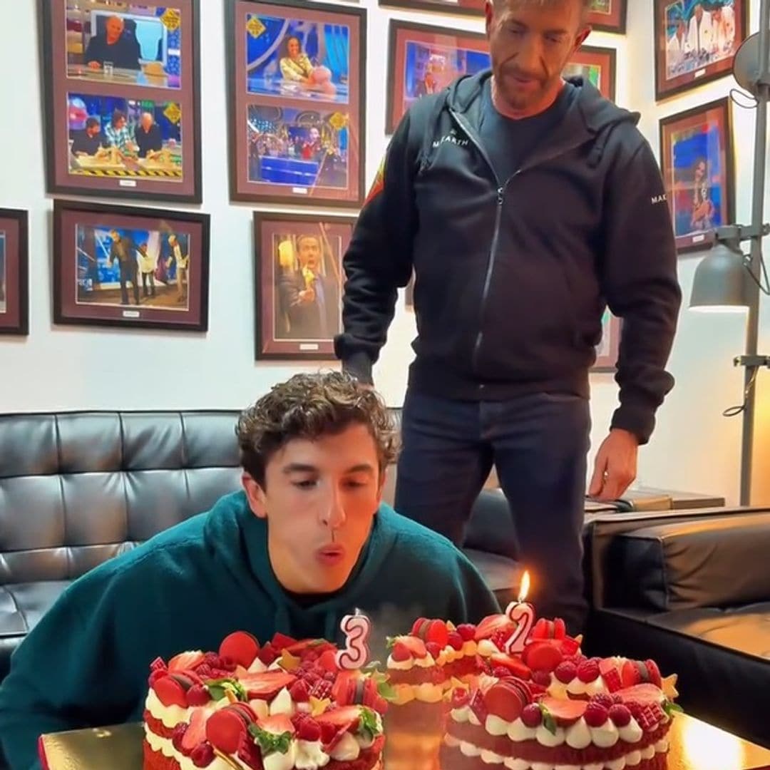 Marc Márquez, sorprendido en El Hormiguero con una tarta de su hermano y felicitaciones de grandes del deporte