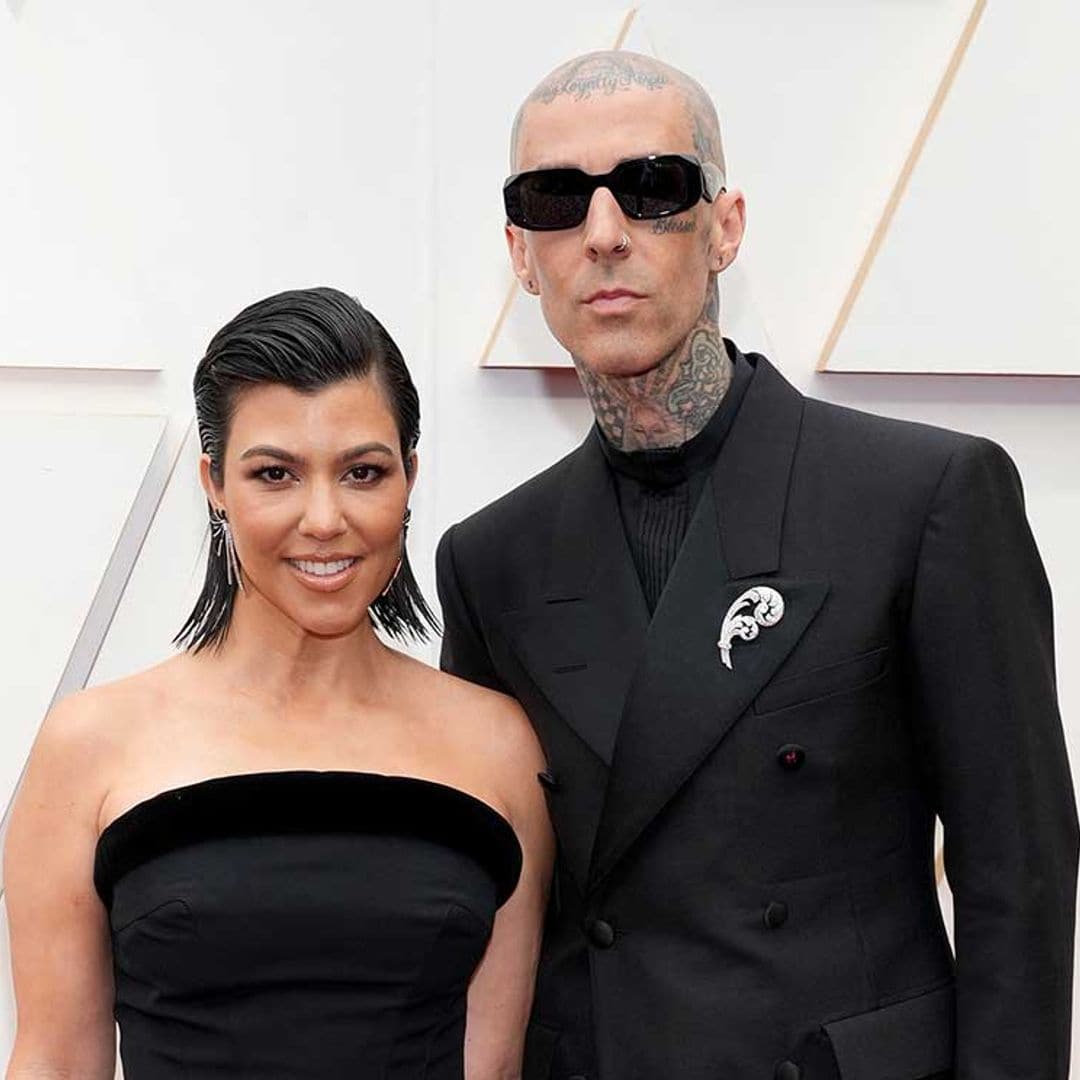 Así fue el romántico debut de Kourtney Kardashian y Travis Barker sobre la red carpet de los Oscar