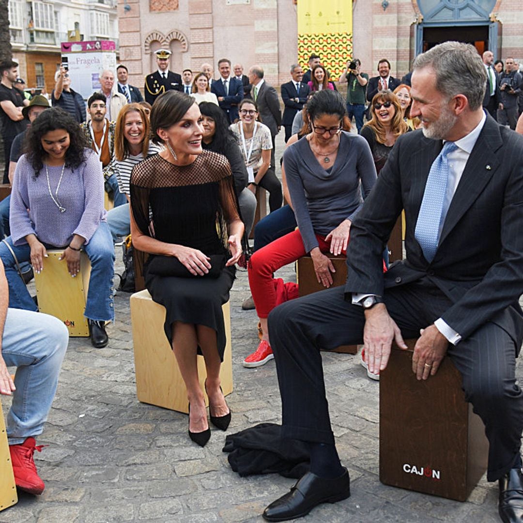 Los Reyes acuden a un concierto flamenco ¡y se animan a tocar el cajón!