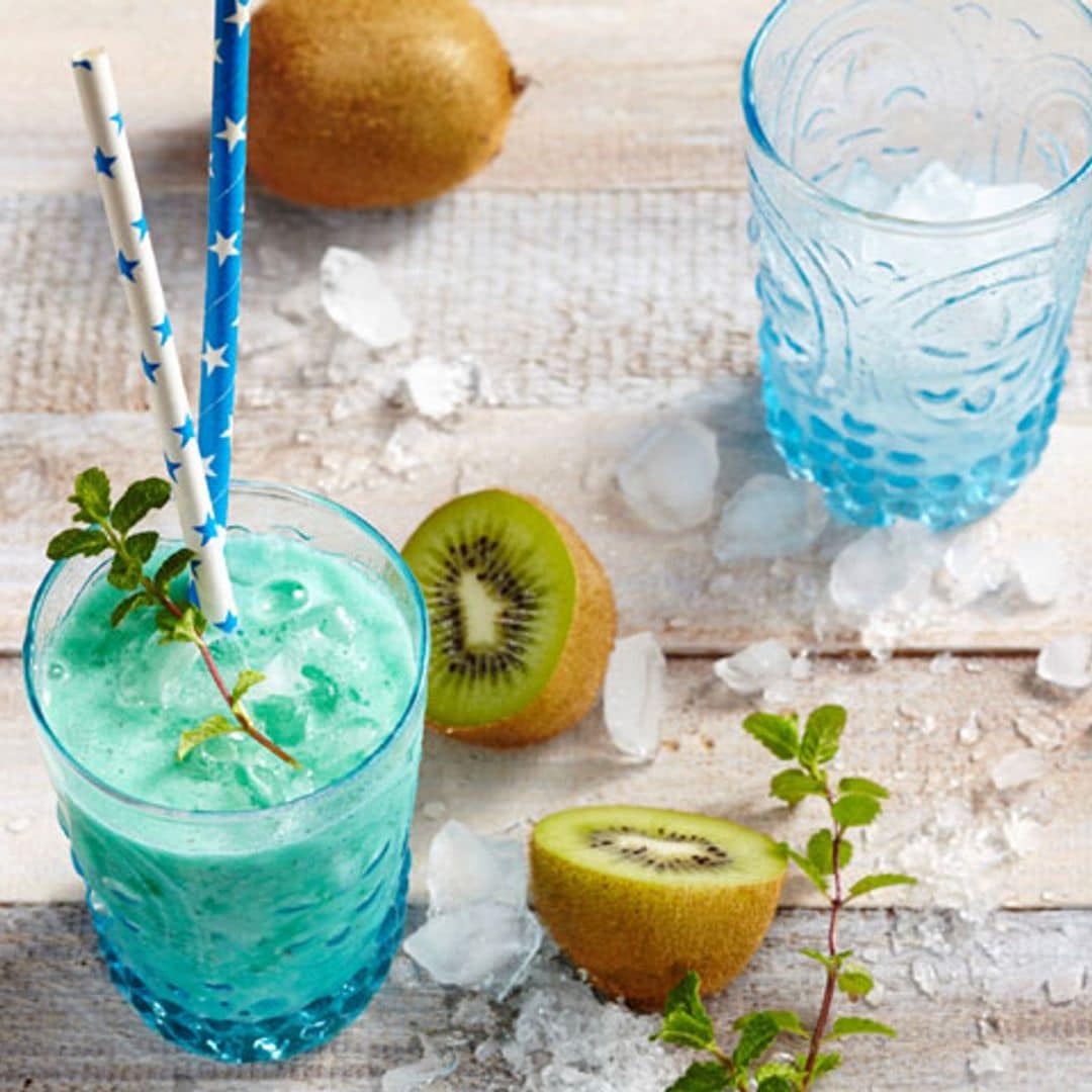 'Mocktail' de coco, piña, kiwi y curaçao