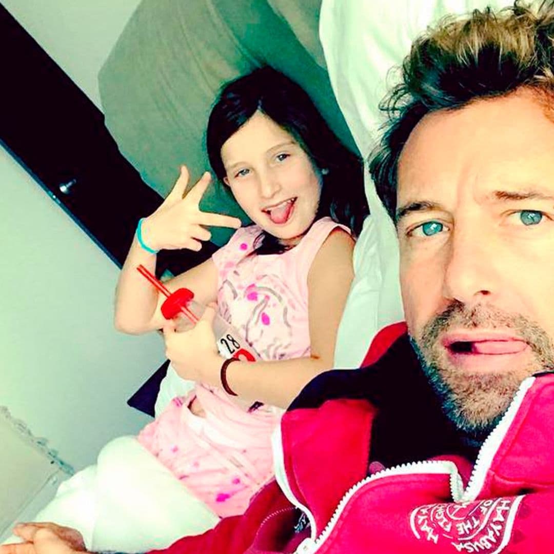 ¡Cómo un niño! Gabriel Soto se divierte con sus hijas y celebra el cumpleaños de Elissa