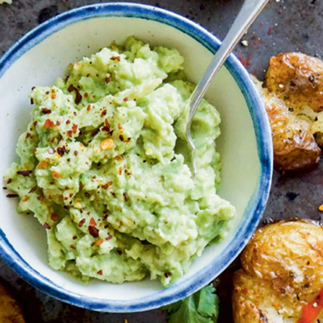 Buñuelos de coliflor con hummus de calabacín