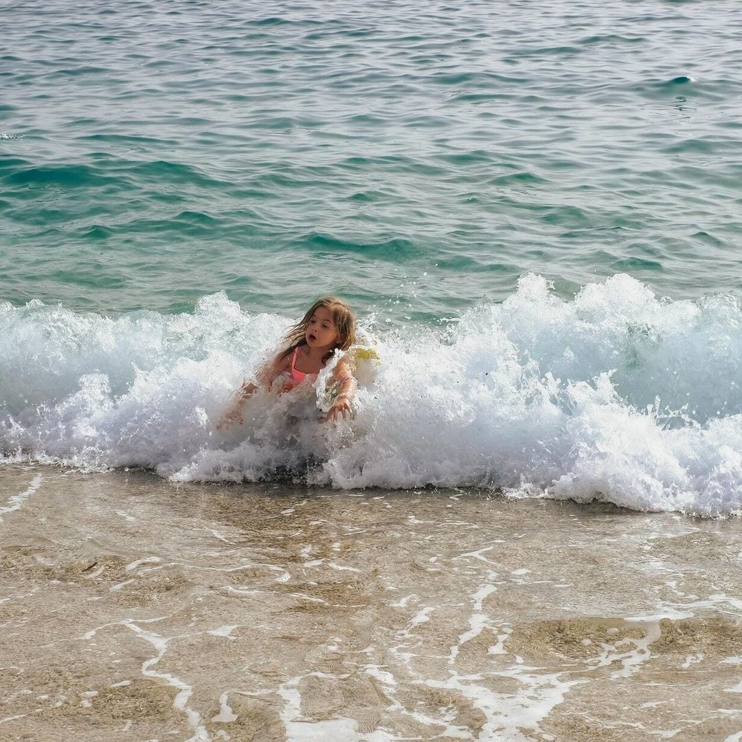 Así puedes ayudar si ves que un niño se está ahogando en la playa o en la piscina