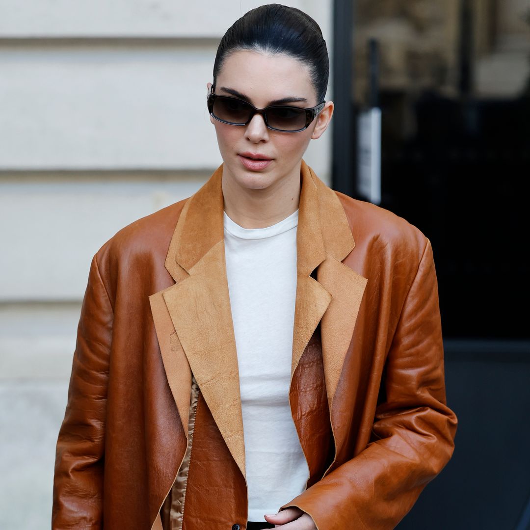 Kendall Jenner desfila para Schiaparelli en el primer día de la Semana de Alta Costura en París