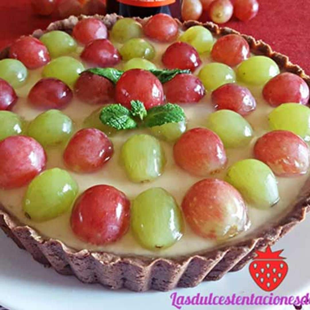 Tarta de uvas y crema de vino dulce