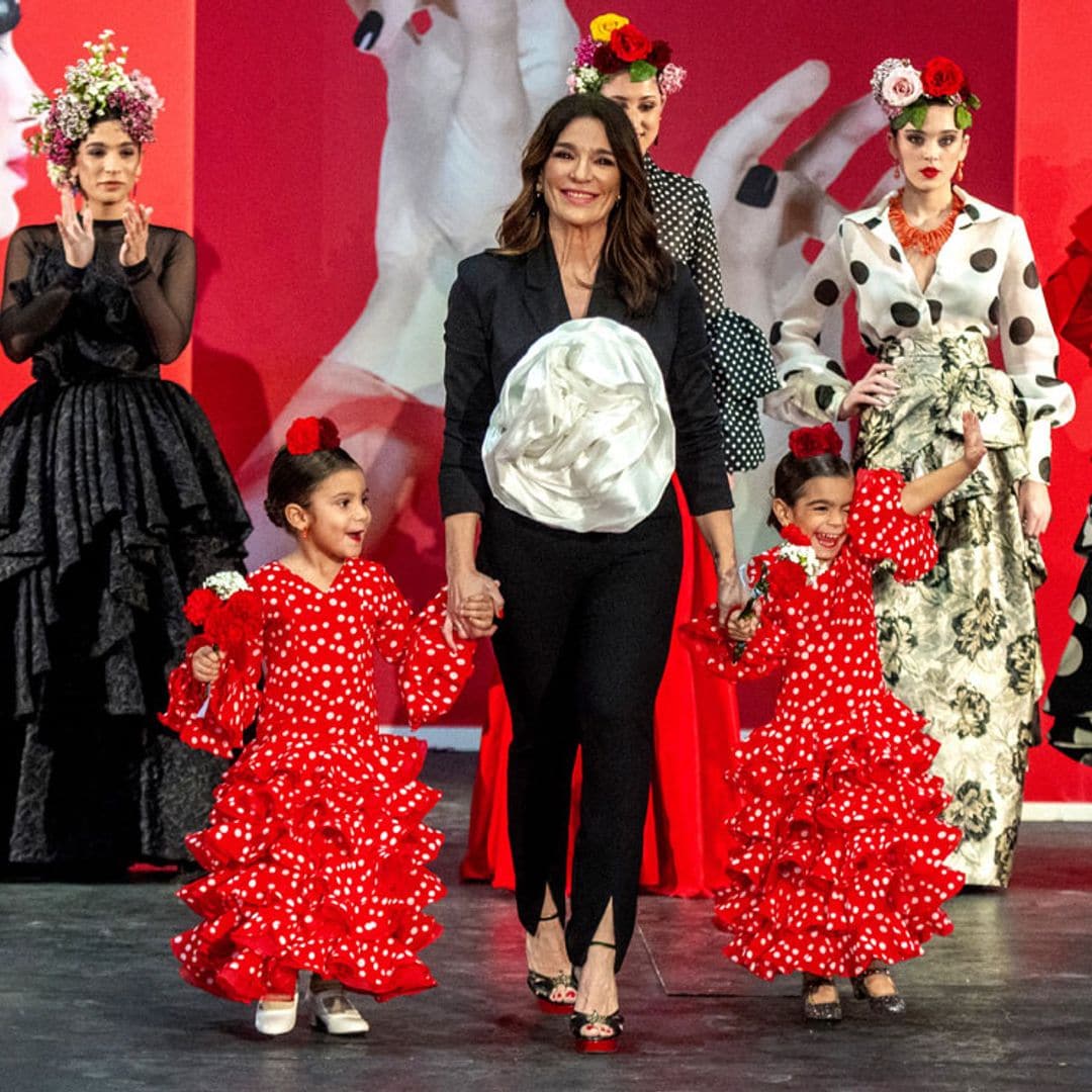 ¡Dos minimodelos flamencas! Las nietas de Raquel Bollo se suben a la pasarela y hacen las delicias de su familia