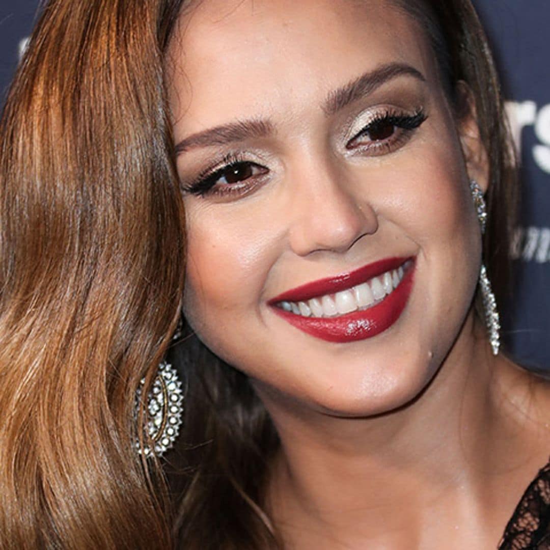 Jessica Alba revoluciona a sus fans con y sin maquillaje