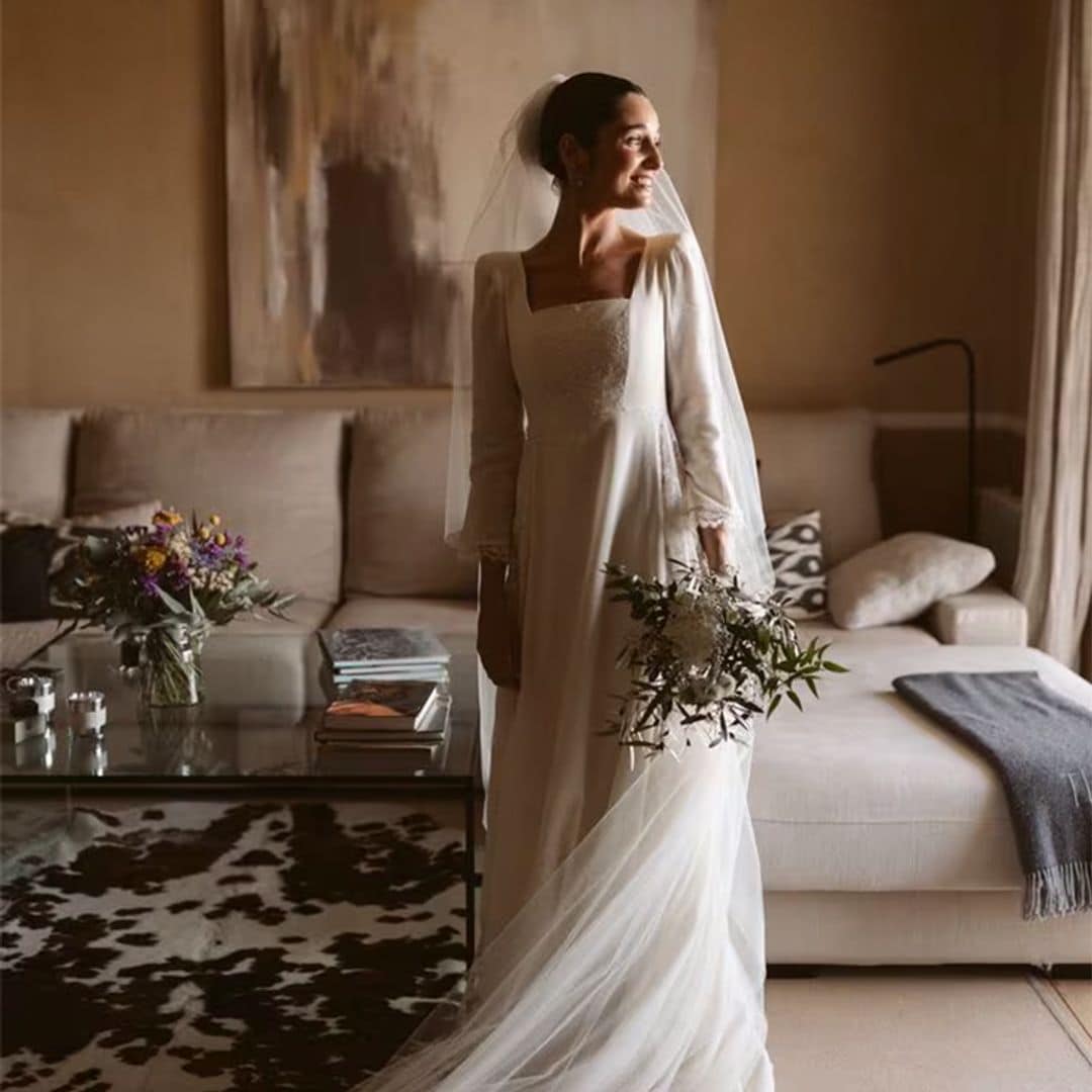 Encajes del vestido de novia de su abuela, joyas sencillas y velo: la boda de Mercedes en Jerez