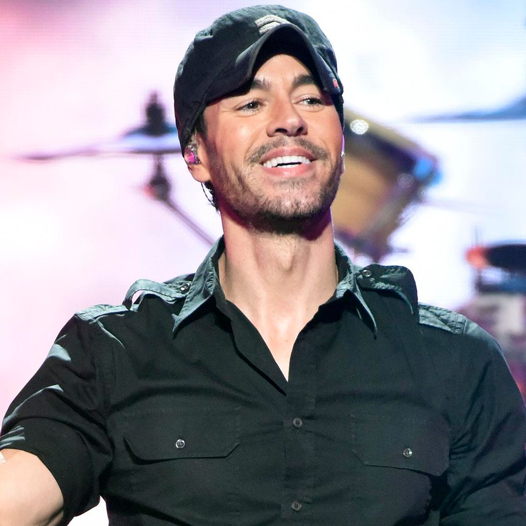 Tras superar una neumonía, Enrique Iglesias reaparece con buenas noticias