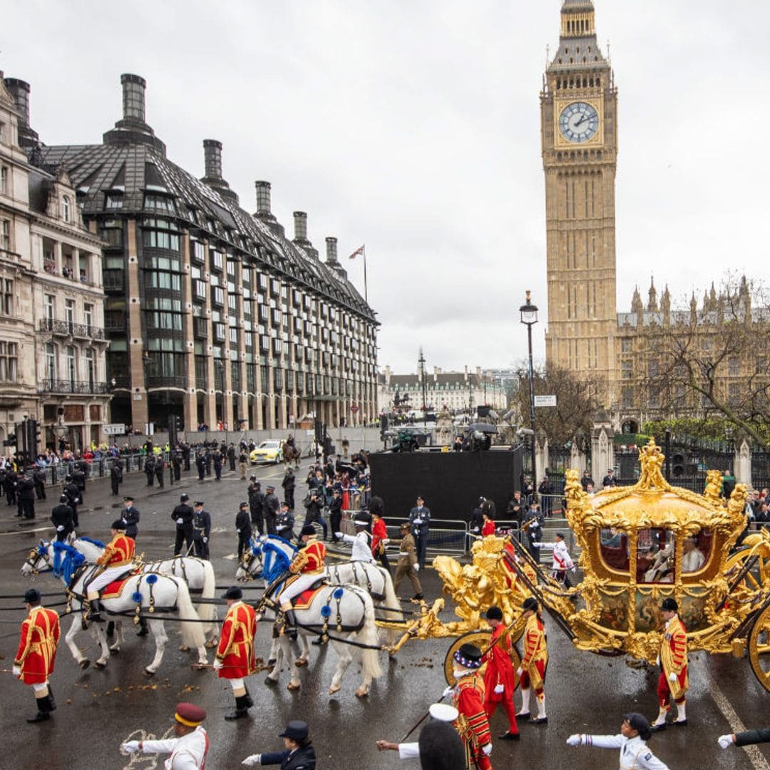 La imponente carroza Gold State Coach de Isabel II en la que Carlos y Camilla han realizado la Procesión de Coronación