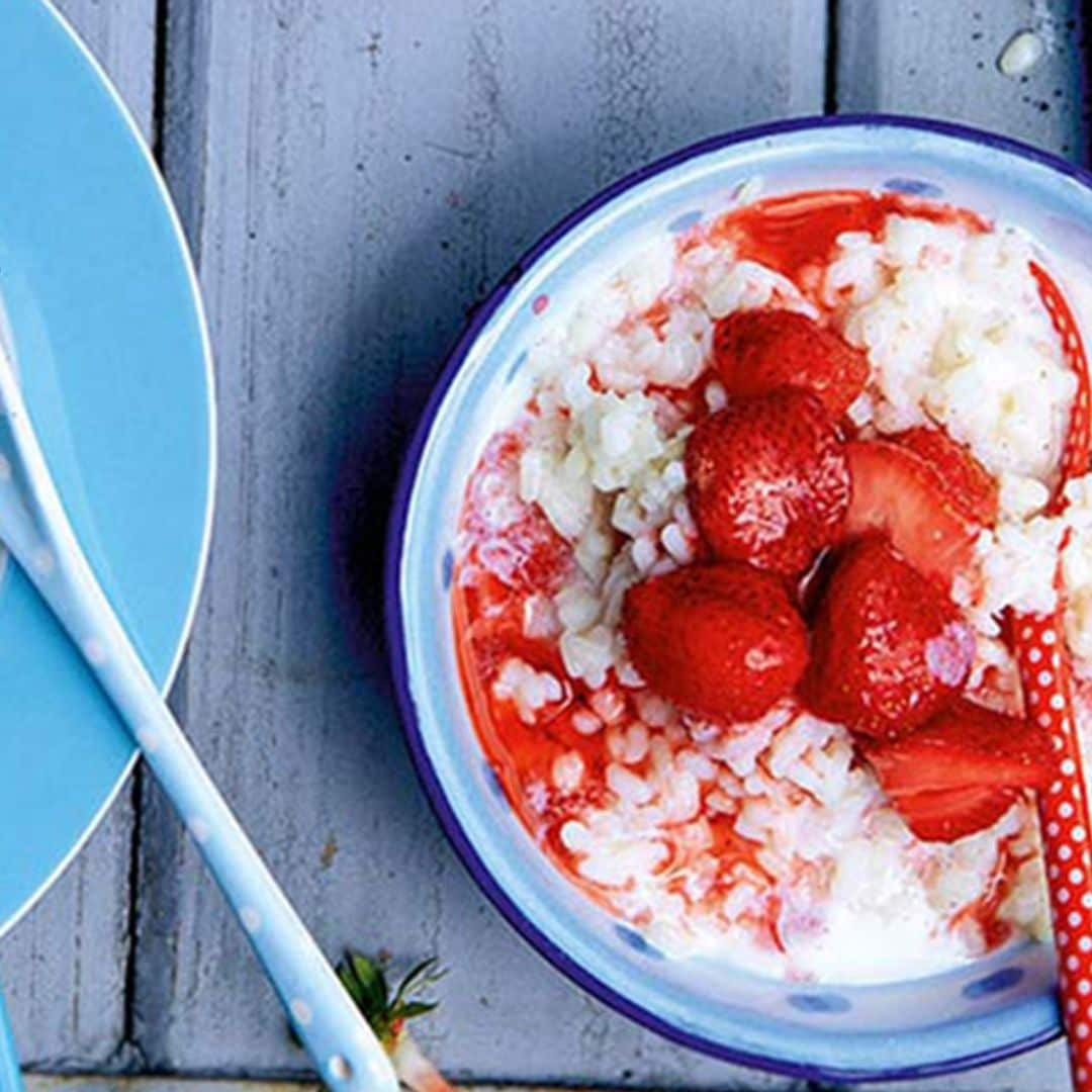 Arroz con leche y coulís de fresa