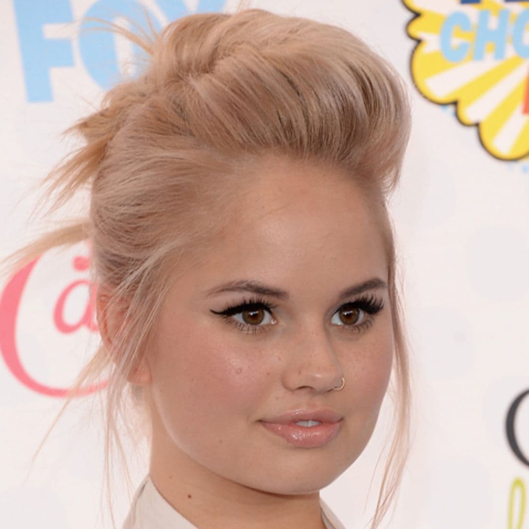 Tres recogidos para tu ‘look’ de invitada inspirados en Debby Ryan