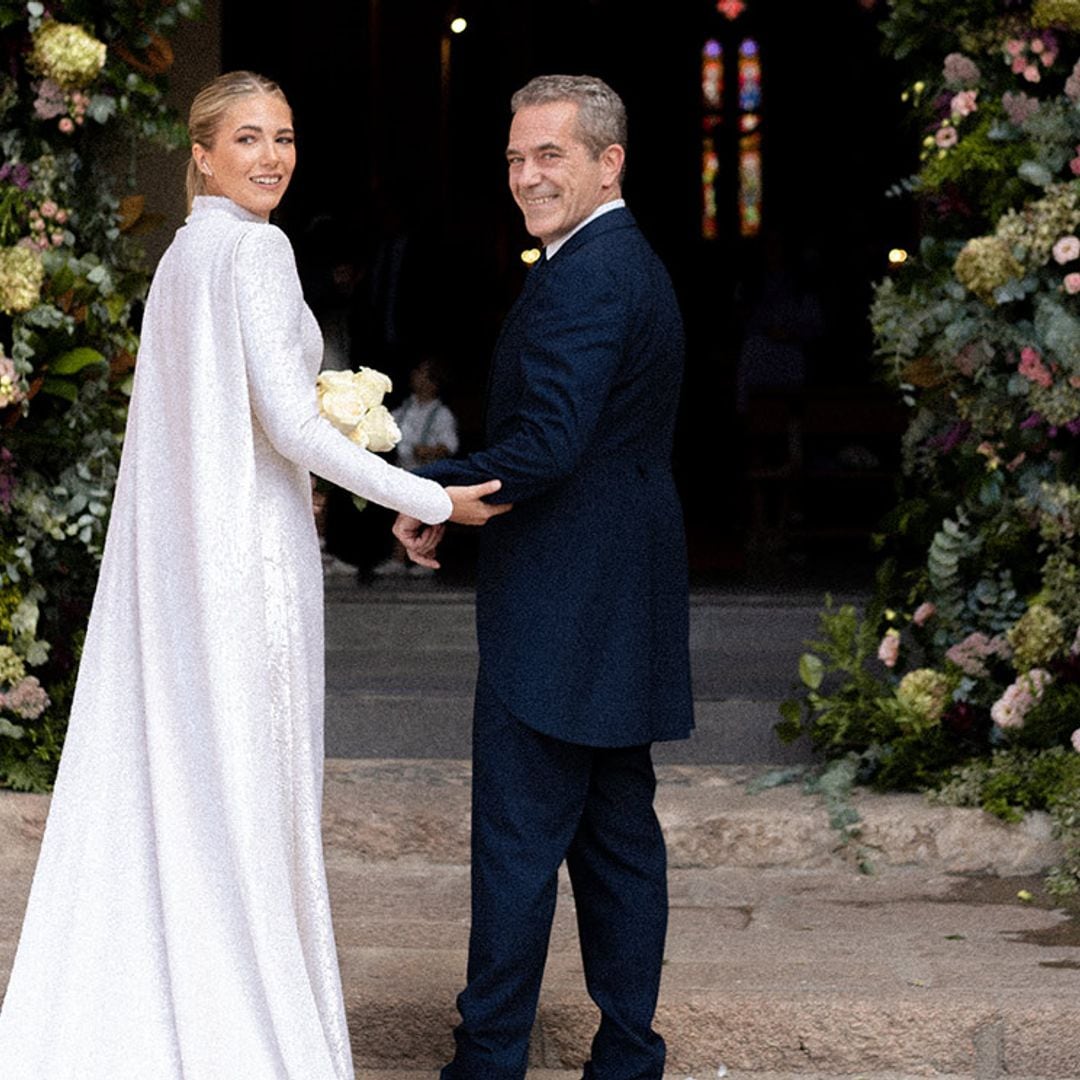 La boda cordobesa de Luisa, la novia del vestido 'glitter' y el ramo de rosas