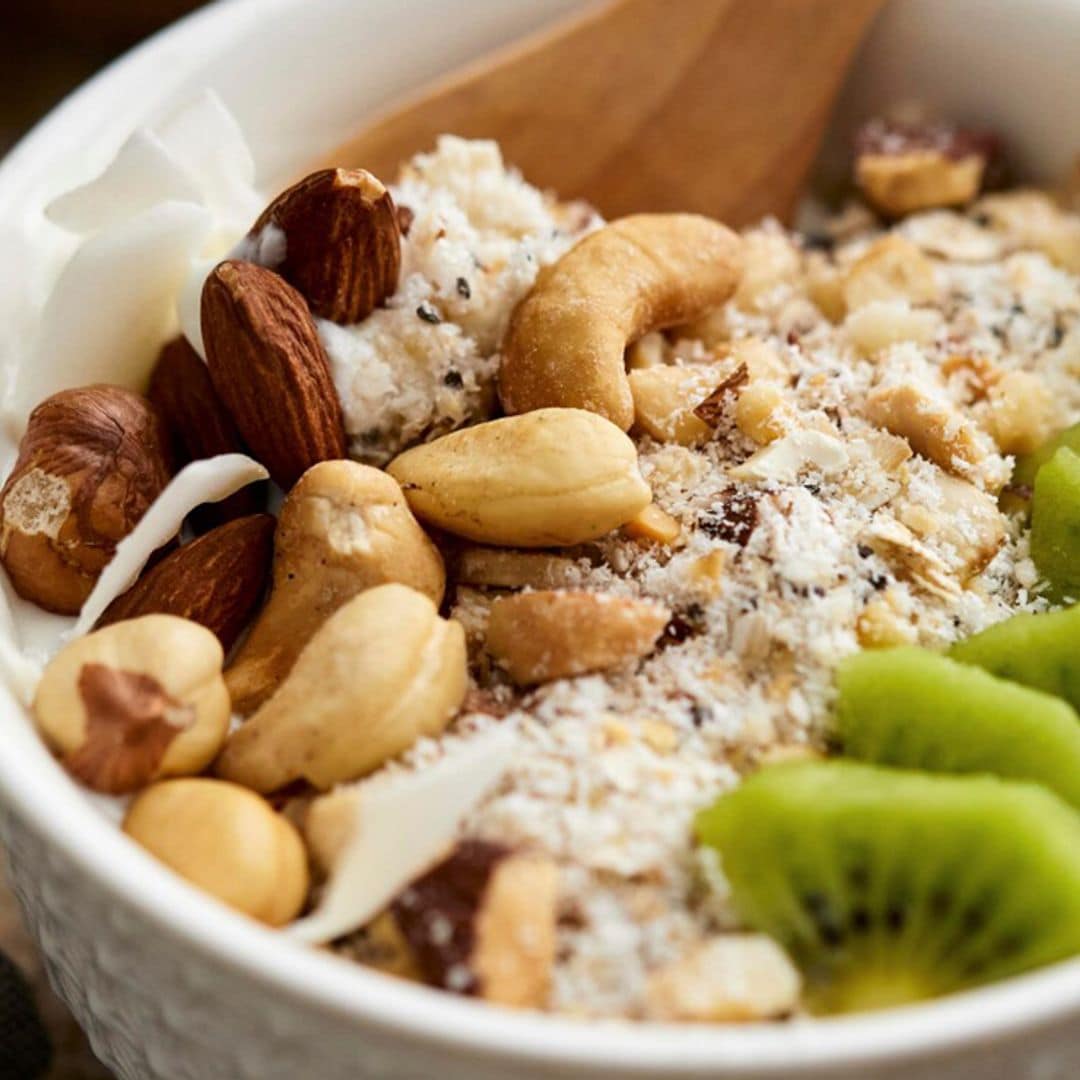 'Bowl' de kiwi, frutos secos y yogur