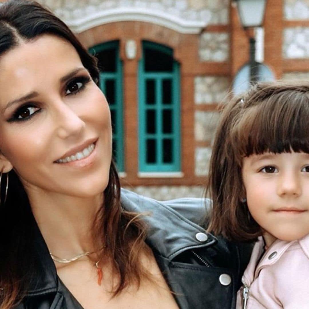 Nika vuelve a los escenarios tras más de tres años con el apoyo de su fan más incondicional: su hija