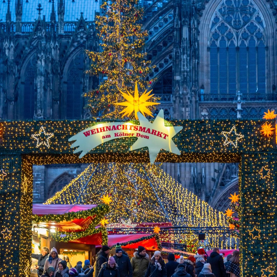 Plaza Roncalli y catedral de Colonia en Navidad