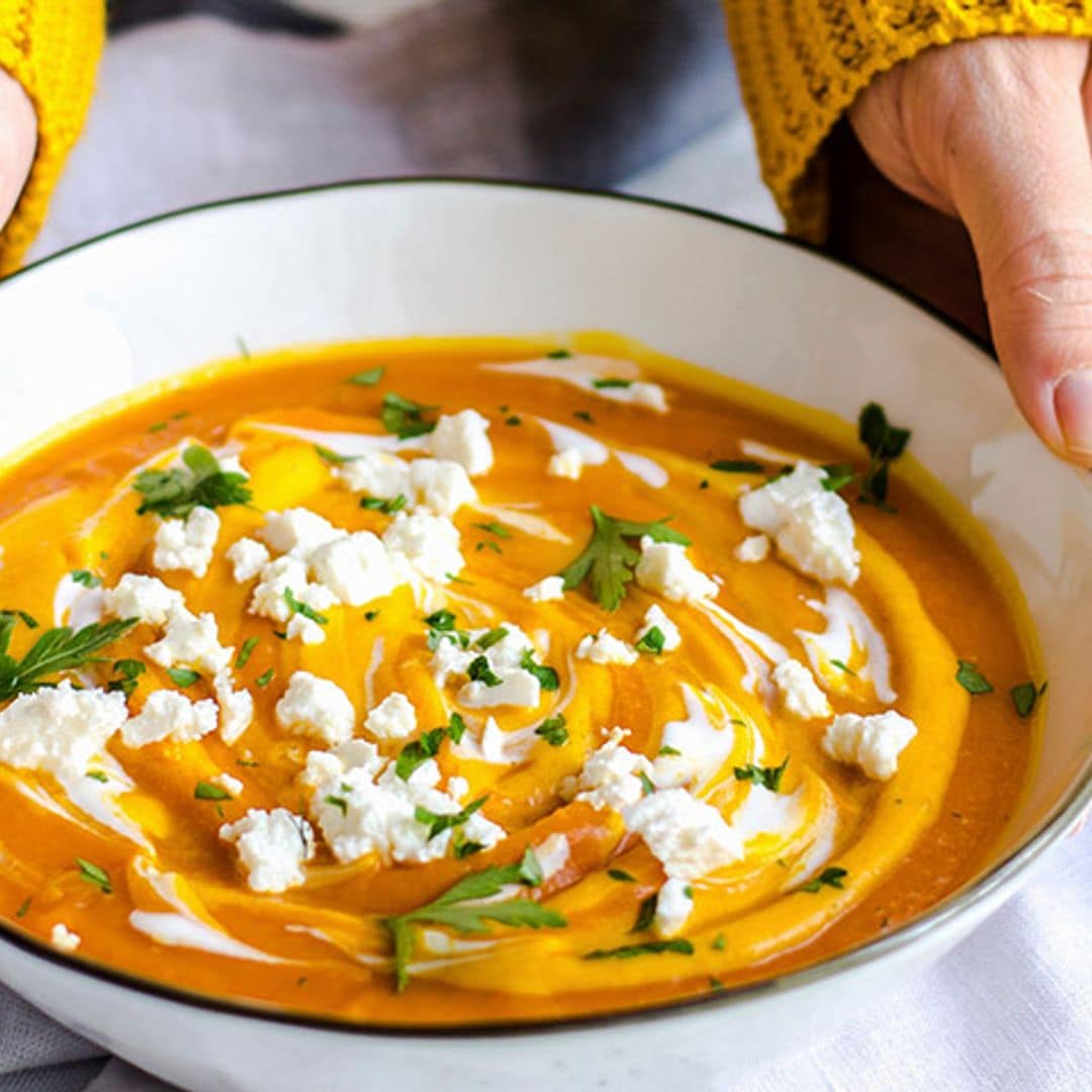 Crema de calabaza al curry con queso de cabra