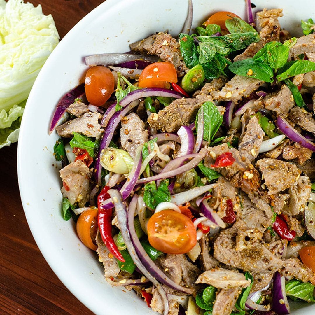 Ensalada 'thai' de carne de cerdo a la parrilla