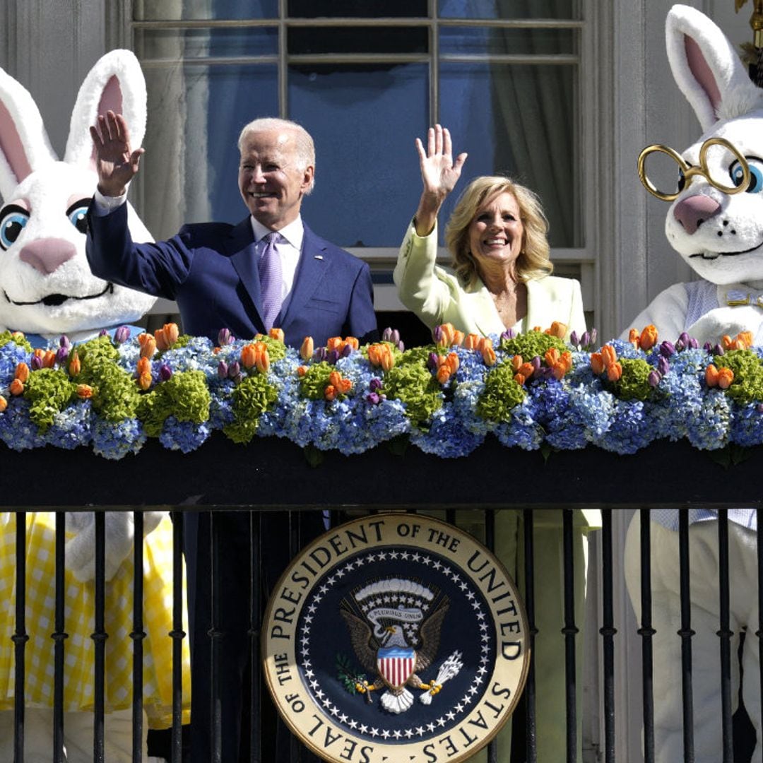 ¡Conejos gigantes y juegos infantiles! Las imágenes más simpáticas de los Biden celebrando la Pascua