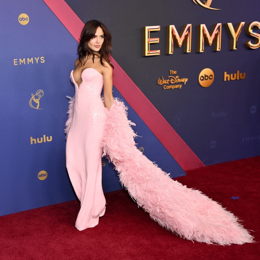 Rita Ora y Eiza Gonzalez protagonizan la anécdota FASHION de los premios Emmy: ¡coinciden con el mismo look!