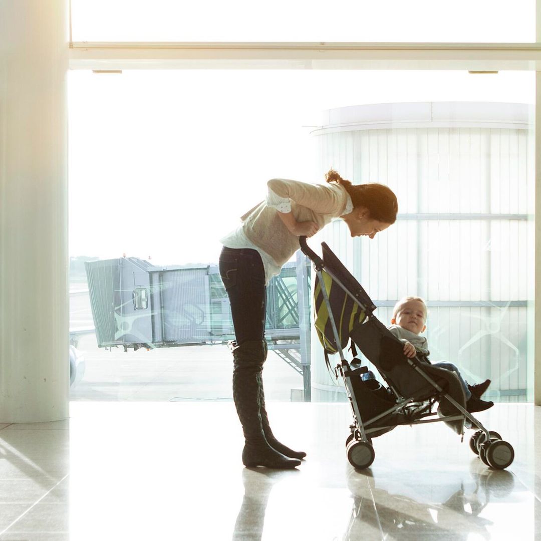 ¿Sabes cómo elegir el carrito de tu bebé para viajar este verano?