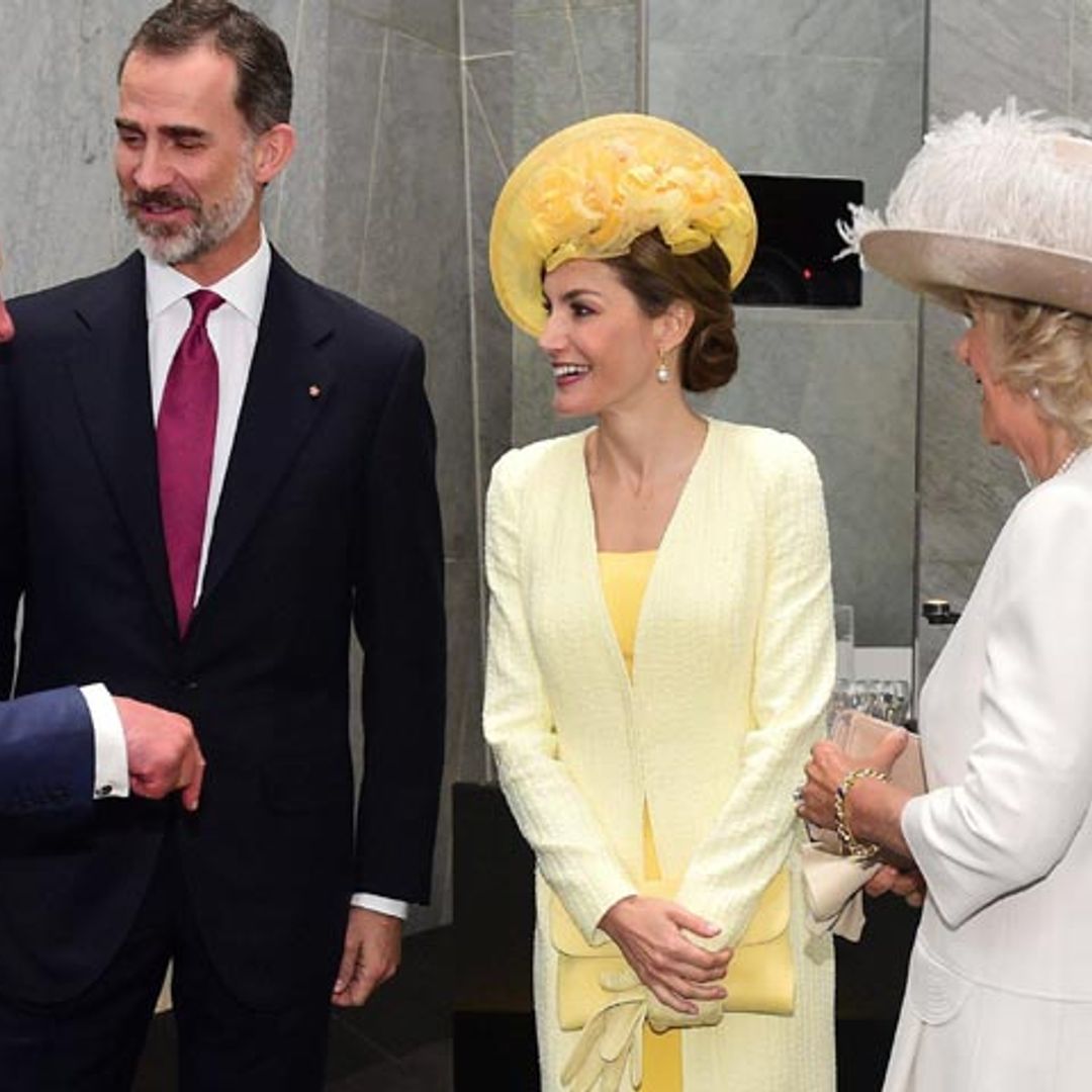 El sorprendente primer 'look' amarillo de la reina Letizia en Reino Unido