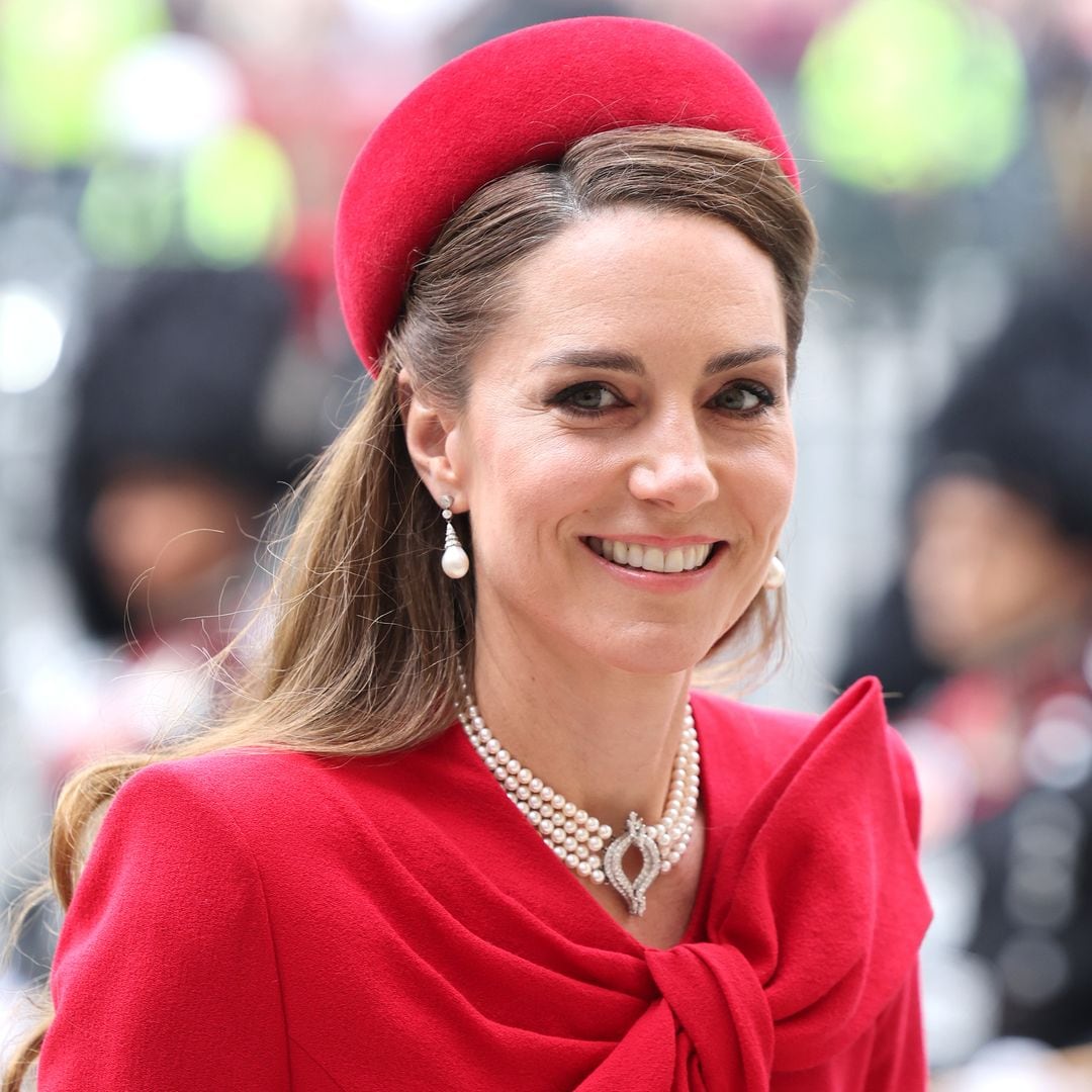 Kate Middleton le muestra su respeto al rey Carlos III con una reverencia